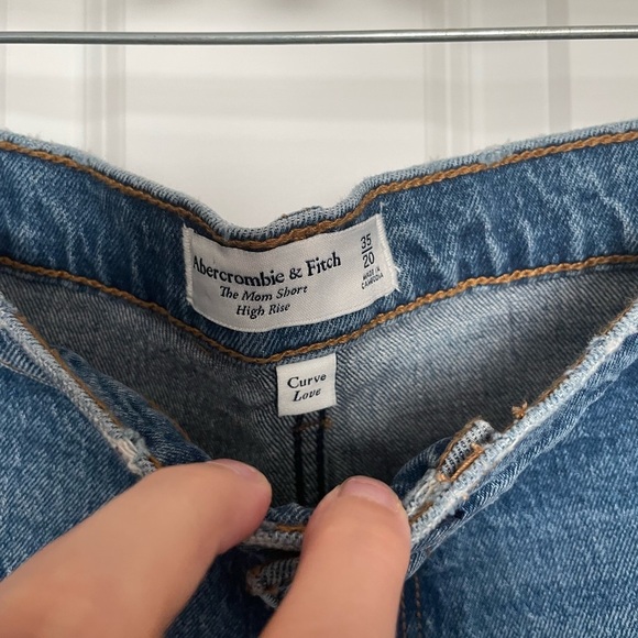 Abercrombie & Fitch High Rise Distressed Mom Shorts Size 35/20 - Picture 3 of 8